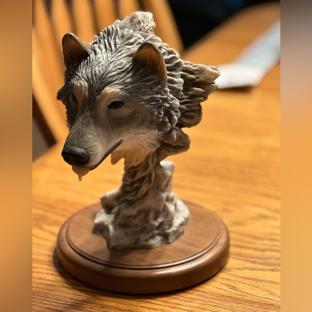 Vintage Wolf Sculpture - Before the chase - Mill Creek Studios